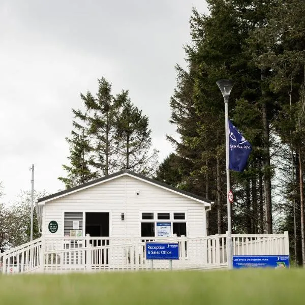 Castlewood Holiday Park, hotell i Antrim