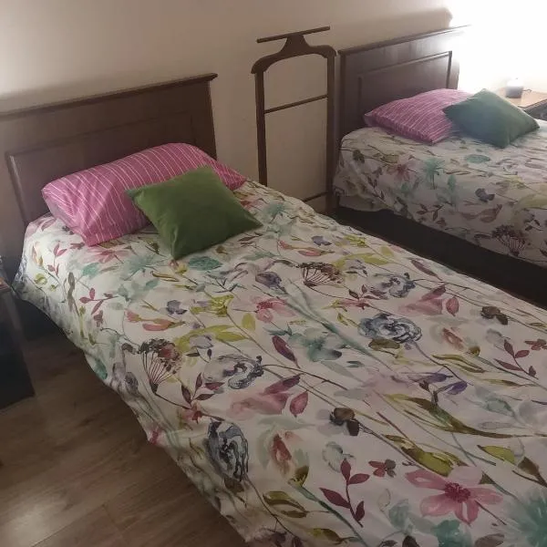 Центр 2 кім 3-4 місця, hotel a Mukacheve