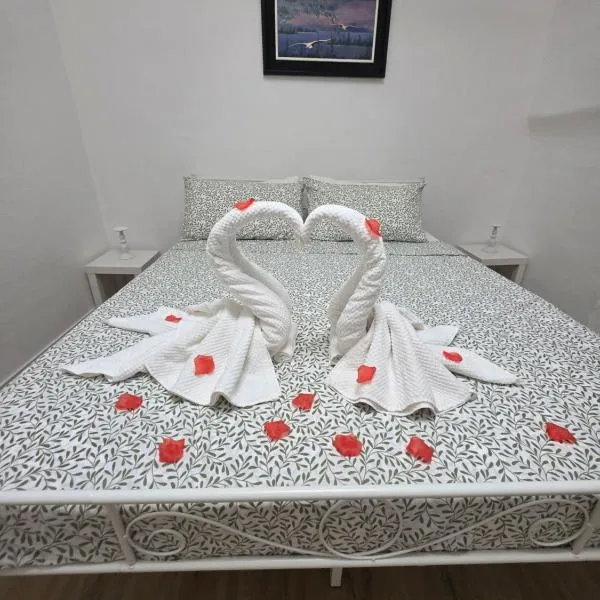 Lady D Historical Center Deluxe Apartment, hotel di Genoa