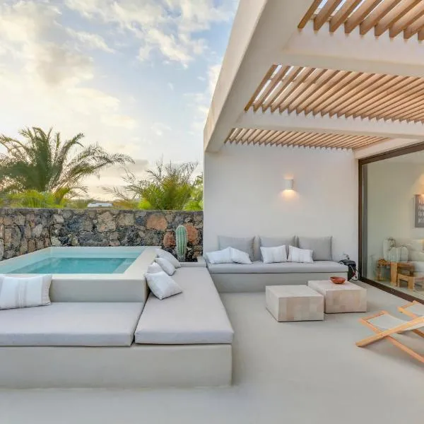 Gara Suite Boutique Design Villa Private Pool, хотел в Лахарес