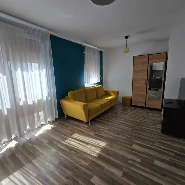 Przytulna duża kawalerka, hotel Świnoujściében