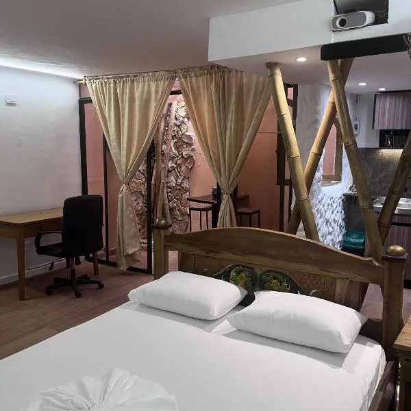 Hotel Grand ilama, hotel Caliban