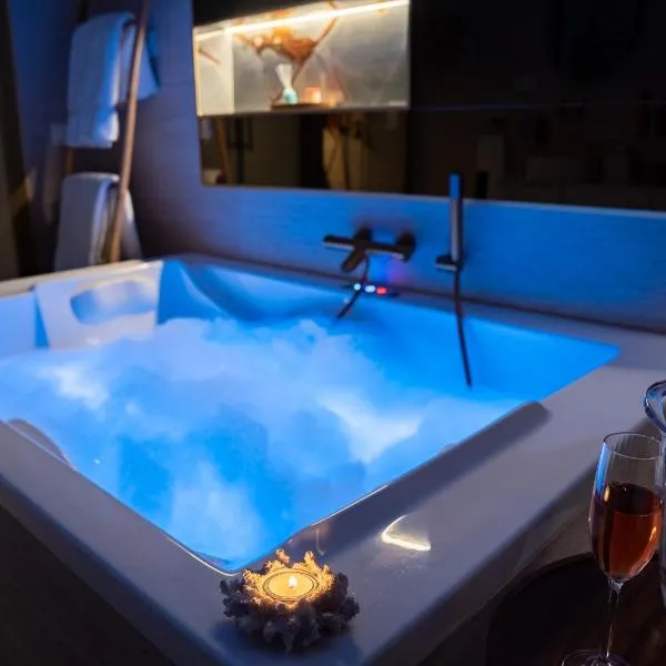 MARÉ PRIVÉ - Luxury Jacuzzi Suite, Carvajal Beach, Fuengirola By AlohaMálaga, hotel in Fuengirola
