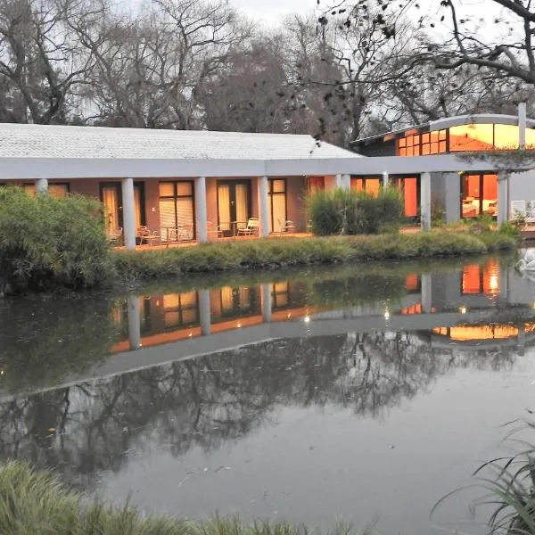 Willow Place Guest House, hotel in Midrand