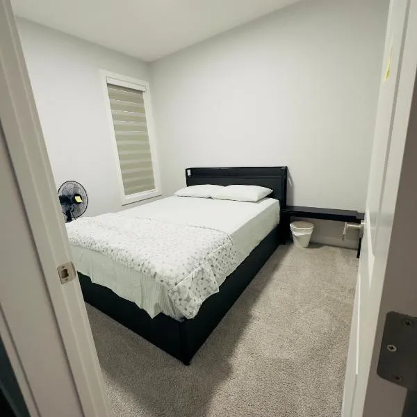 Private room Minutes to Calgary airport YYC, Downtown, Banff, hotell sihtkohas YYC