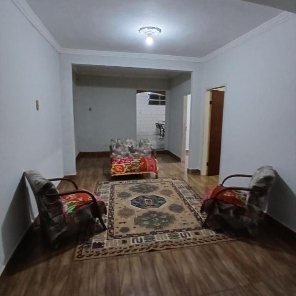 Excelente casa Centro com 3 quartos,cozinha, banheiro
