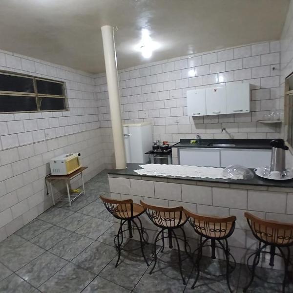 Excelente casa Centro com 3 quartos,cozinha, banheiro - Foto 4