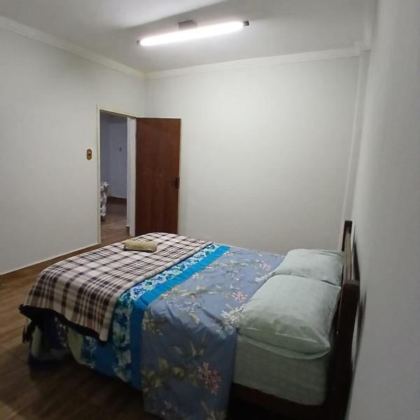 Excelente casa Centro com 3 quartos,cozinha, banheiro - Foto 2