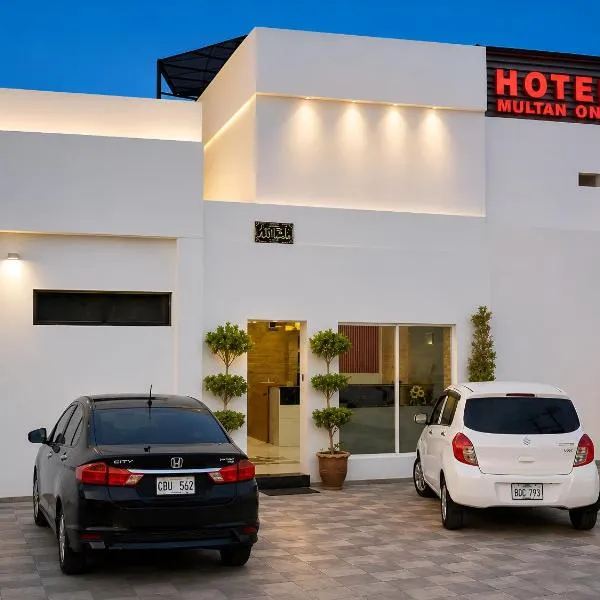 Hotel Multan One, hotel en Multán
