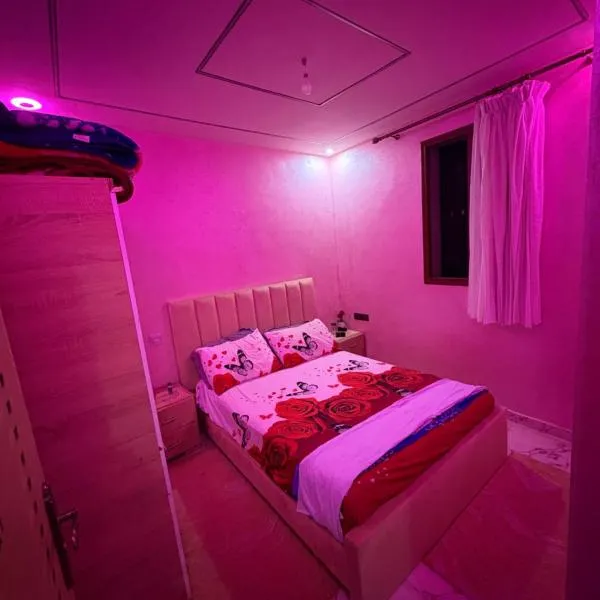 Small beautiful villa، فندق في Al Massira Airport