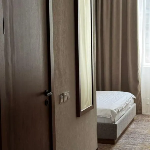 The Voyage Hotel, hotel sa Zhezqazghan