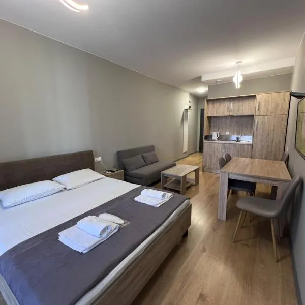 Batumi Sea View Apartment With Swimming Pool، فندق في باتومي