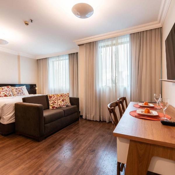 Faria Lima suite Pool and gym