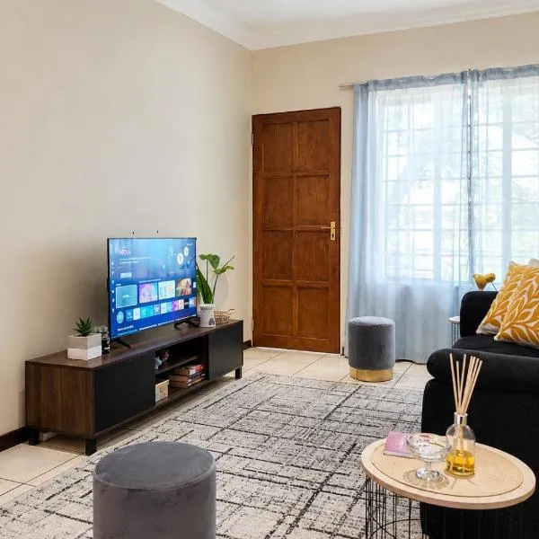Elegant Self-Catering Apartment in Witbank with Backup Power, hotell i Witbank