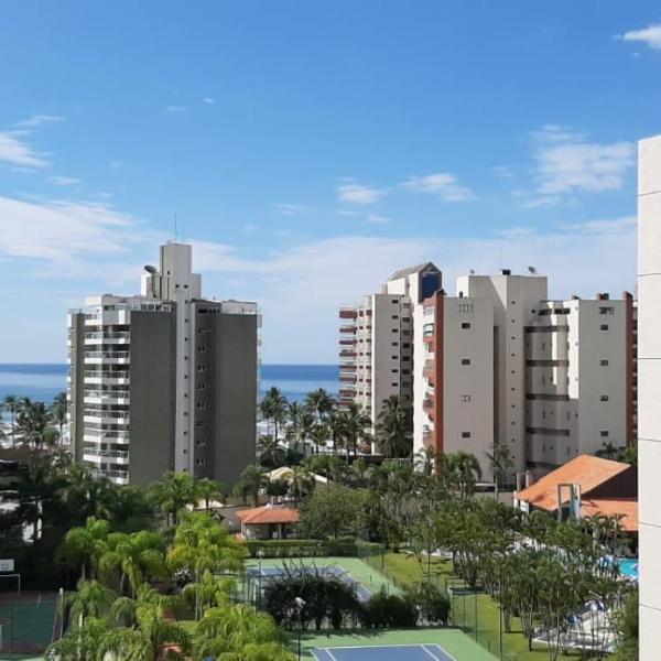 Flat lindo a 120 metros da praia de Riviera de São Lourenço até 4 pessoas