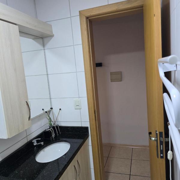 Confortável, ótima localização em Gramado e com garagem - Foto 5