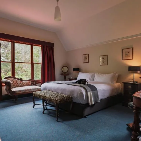 Franklin Manor, hotel a Strahan