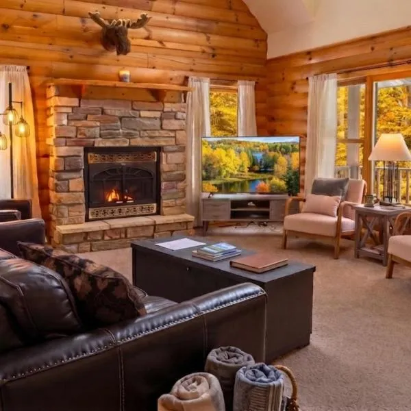 Sleepy Moose- Cozy Cabin in Sister Bay, Hot Tub, Fire Pit, Dogs!, hotel em Sister Bay