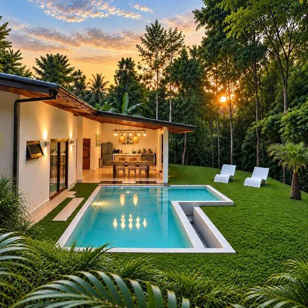 Luxury Jungle Cottage - Private 2-Bedroom Pool Villa, Hotel in Baan Tai