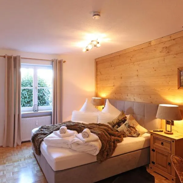 Ruhige Chalet-Style Suite am Kurpark neben der Therme, Hotel in Oberstdorf