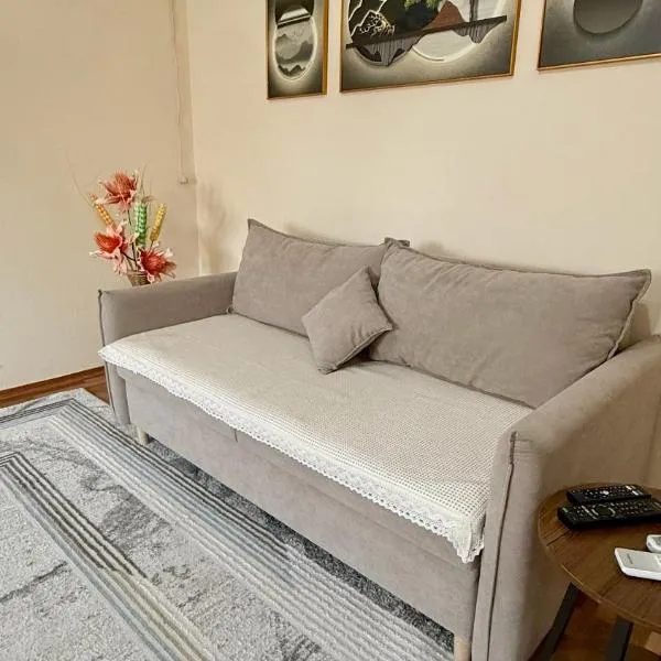 2х комнатная квартира на Айтиева, hotel a Taraz
