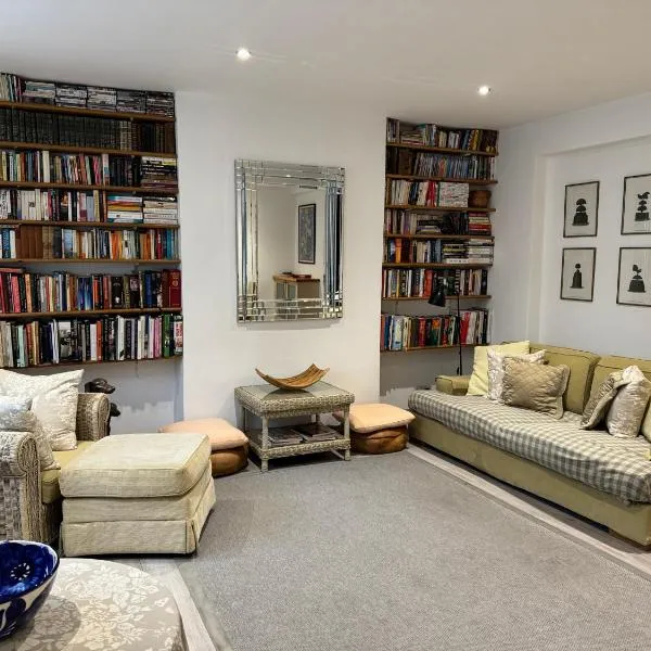 Quiet Kensington flat ideal for central London, Hotel in London