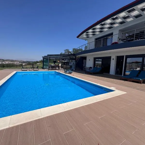 Luxury Villa rafaela grevena، فندق في غريفينا