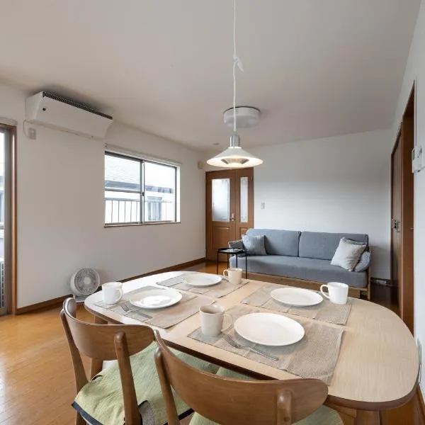 Flat Dazaifu - 太宰府天満宮徒歩5分 駐車場無料: Dazaifu şehrinde bir otel