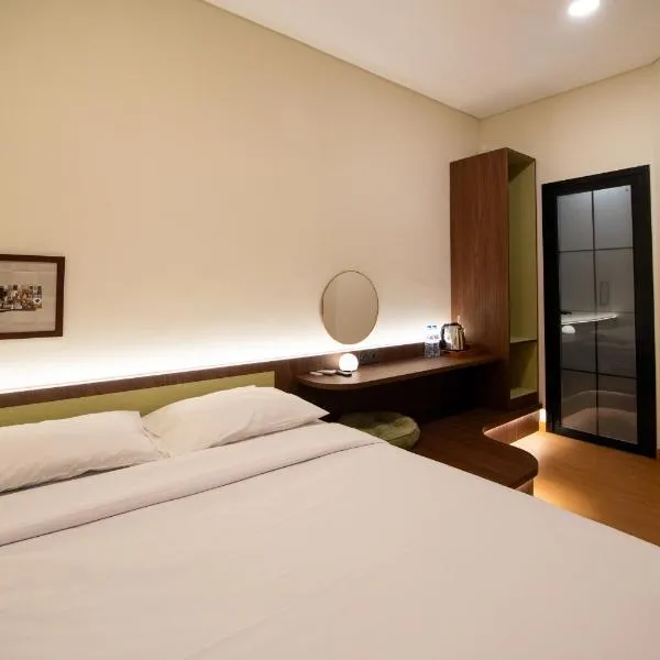 Hoteru by Behomy, hotel in Bandung