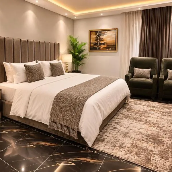 Highline Stays Goldcrest Mall and Residency DHA, Hotel in Lahore