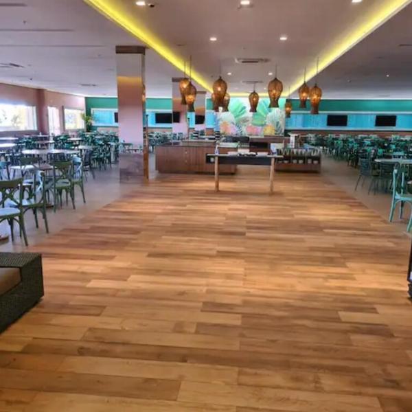 Hot Beach Suites Apartamento com Varanda e Cozinha - Foto 4