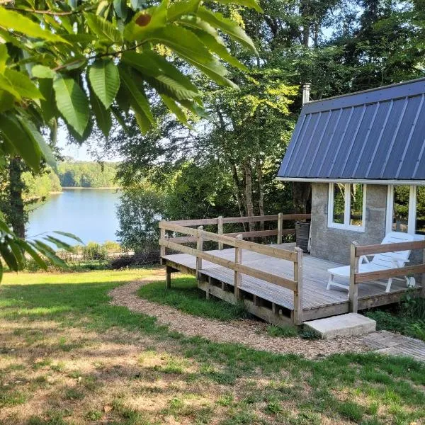 Petite maison - Chalet vue sur Lac - B&B, hotel di Neuvic