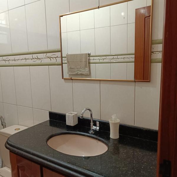 Quarto comfort Tv, ar condicionado e escrivaninha - Foto 3