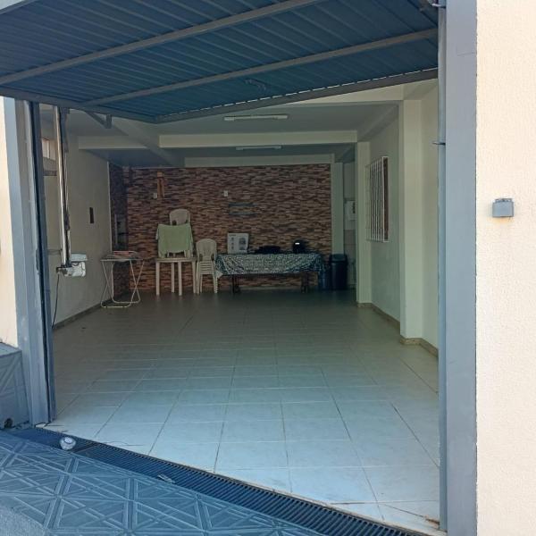 Linda Casa, 4 Quartos e garagem para 3 carros - Foto 2