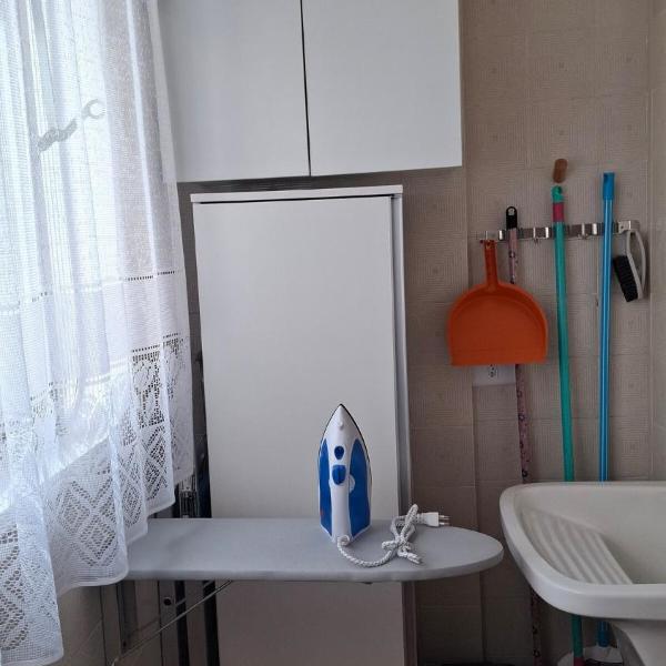 Apartamento com 02 quartos, estacionamento privativo, serviço de praia, wifi e ar condicionado na sala de estar e jantar - Foto 3