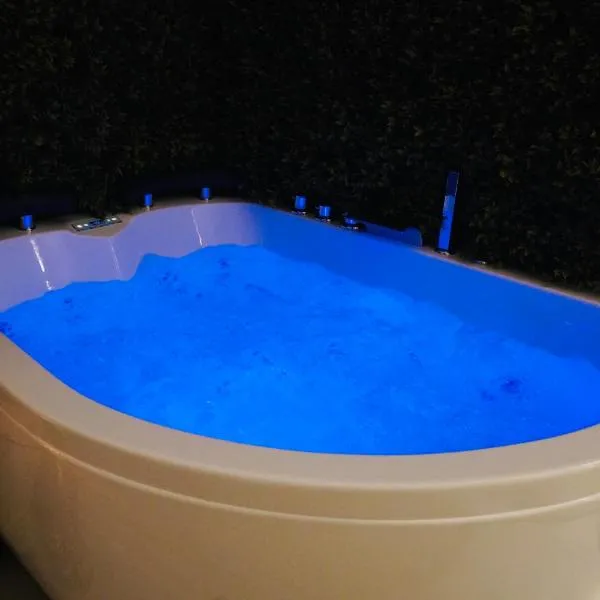 Dream Wellness Suite con vasca idromassaggio, хотел в Барлета