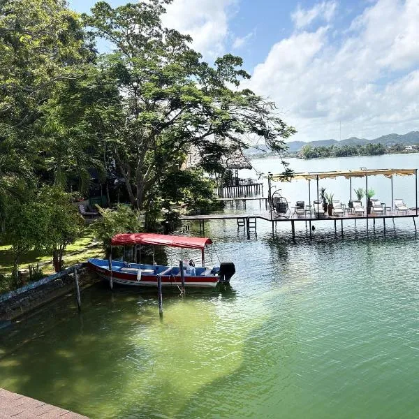 Las Luciernagas Hotel, Hotel in Flores