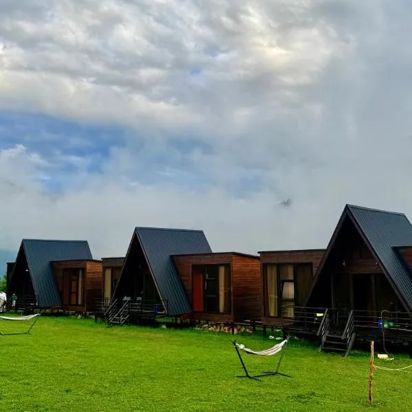 Panorama Mazeri Beneath Ushba, hotell i Tvebishi