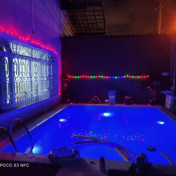 Casa com piscina privativa, ar condicionado,area gourmet a 300m da praia Aviação