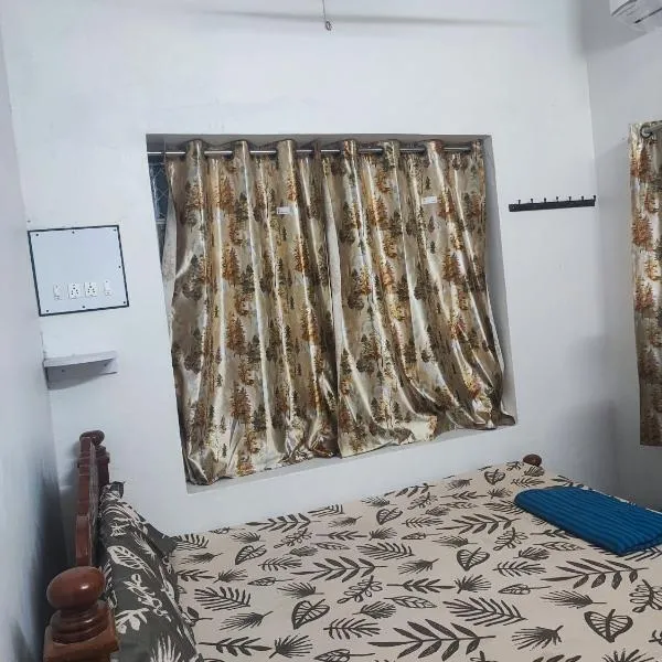 Chidambaram Thillai Aura Rooms, hotelli kohteessa Chidambaram