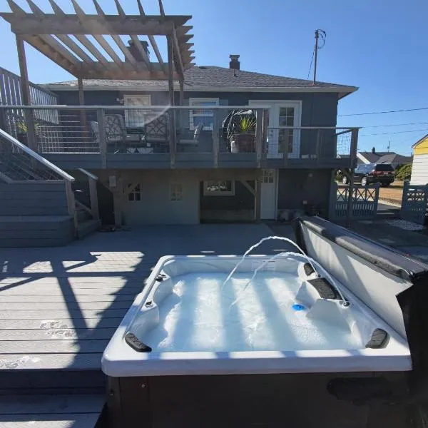 3 Bedroom Beach Oasis - HOT TUB - Pet Friendly, Hotel in Seaside