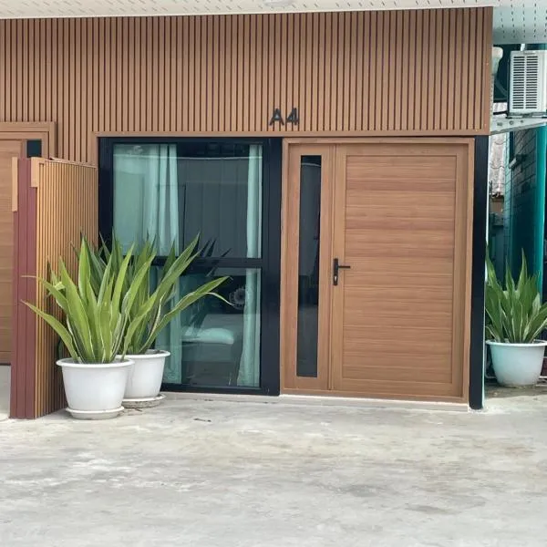 BAN SUAN KRATOM CAFE AND RESORT, hotel a Nakhon Pathom