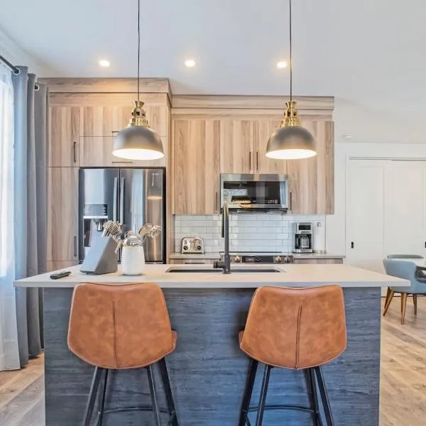 201 Condo au rez de chaussée , au coeur de Bromont, hotel i Bromont