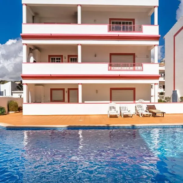 cozy sunny peaceful flat with swimming pool, hotel v destinaci Burgau