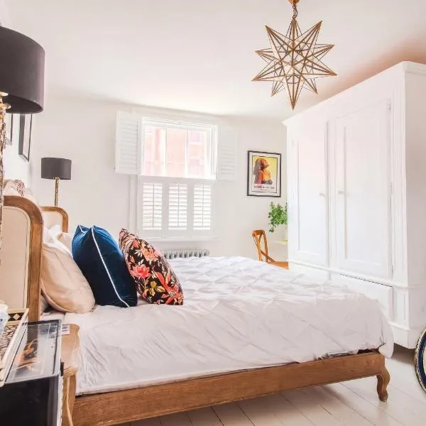 Bijou Coastal Stays - King Ensuite - 2 mins from beach, Hotel in West Worthing