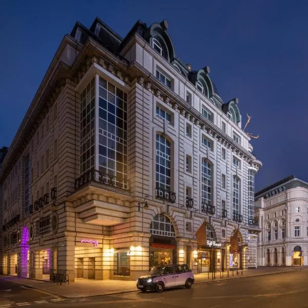 Moxy London Piccadilly Circus, hôtel à Londres