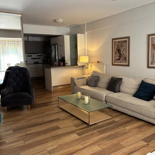 Cozy Apartment Alimos, hotel ad Atene