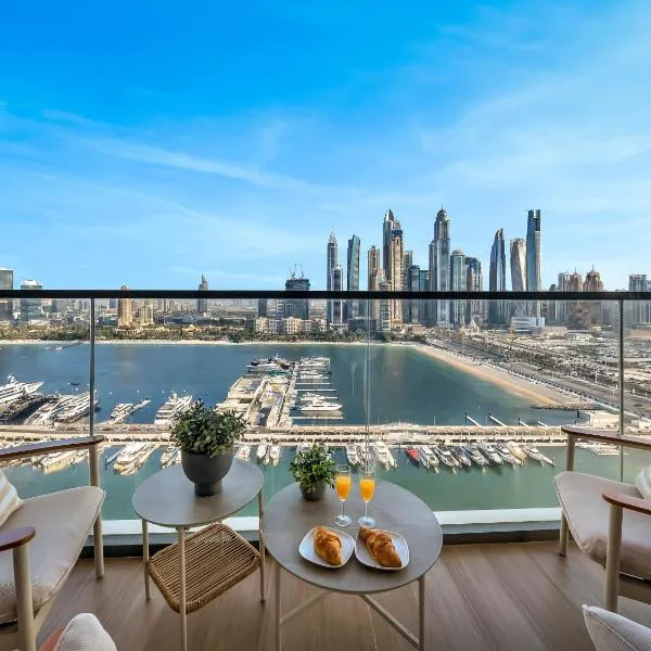 Upscale family friendly 4 bedroom on Private Beach with Amazing Views، فندق في دبي