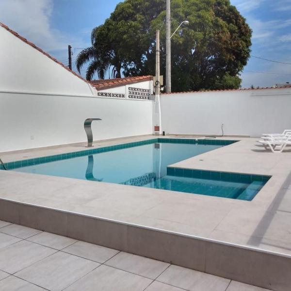 Casa com piscina a 200m da Praia Bertioga