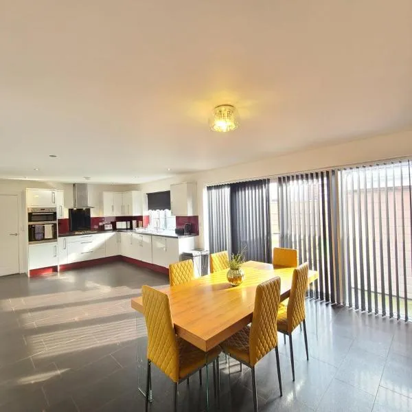 Large 5 Bedroom House Sleeps 10 Ideal for Contractors, hotel a Barrow upon Soar